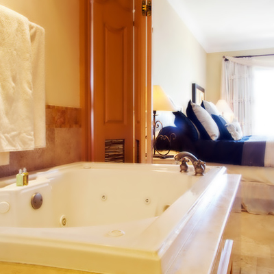 master-bedroom-bath-at-villa-la-estancia